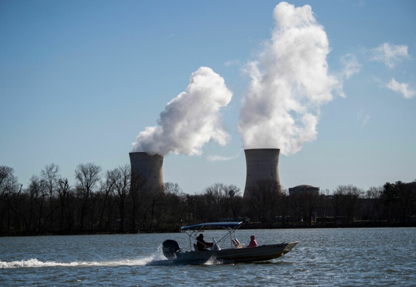 Det går mot aktivitet igjen fra atomkraftverket på Three Mile Island, som fra kjøletårnene på bildet. 📸: Andrew Caballero-Reynolds / AFP / NTB