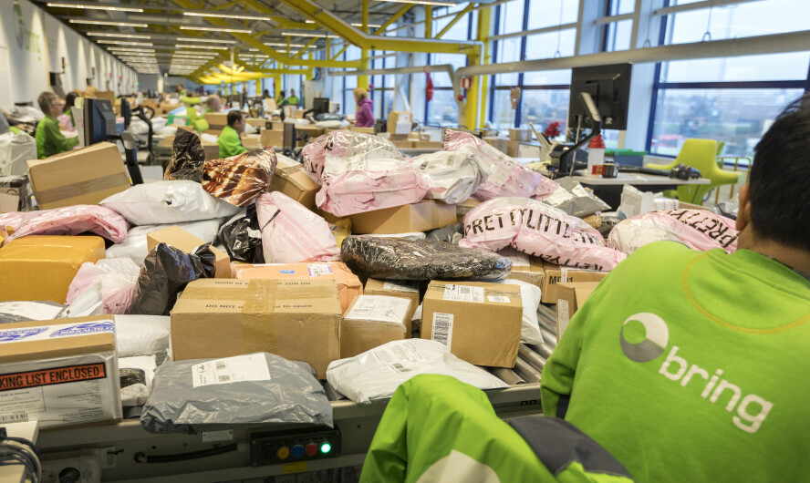 Posten Bring skal kvitte seg med 250 årsverk, og flere nedbemanninger kan være i vente. Det er foreløpig uklart om utviklere blir berørt. 📸: Gorm Kallestad / NTB