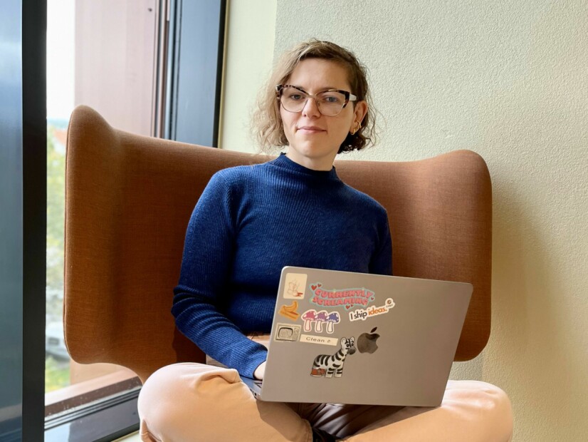 Marta Paciorkowska brenner for grønn IT, og håper flere vil bli med henne i arbeidet. 📸: Privat
