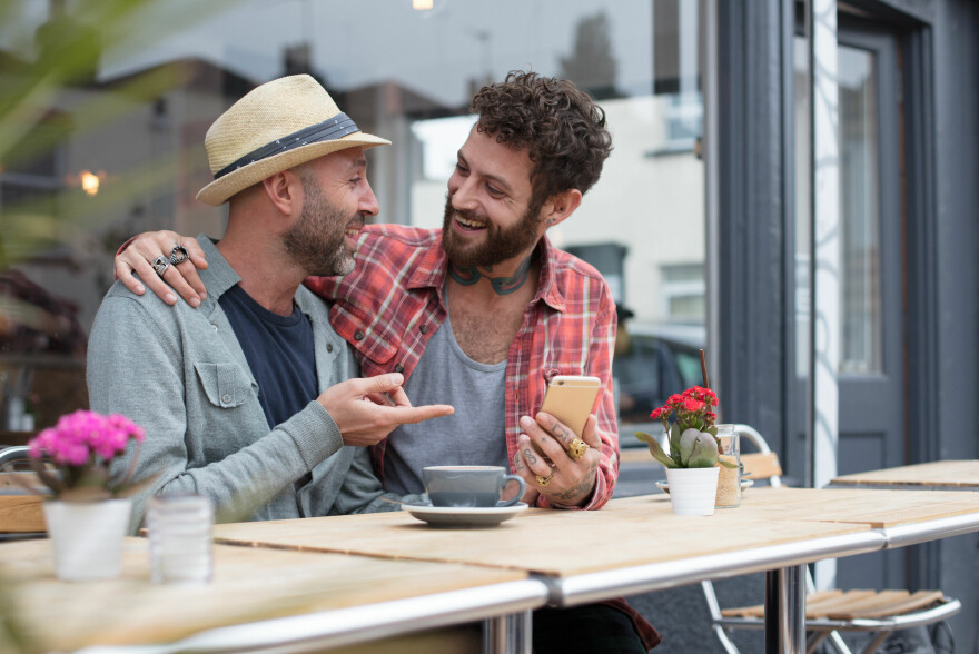 Litt usikker på om den du har matcha med er en god kandidat? La AI-en din ta seg en date for deg, da vel! 📸: Shutterstock / NTB