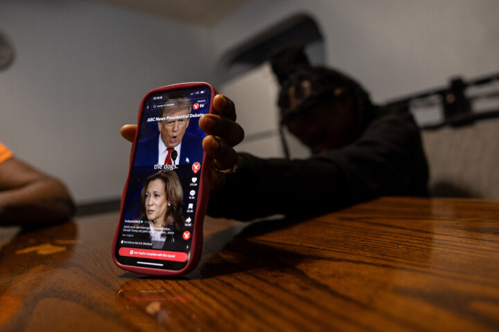 Flere hundre moderatorer mister jobben hos Bytedance, som eier Tiktok. Selskapet er på vei over til mer kunstig intelligens. 📸: REUTERS / Carlos Barria / NTB