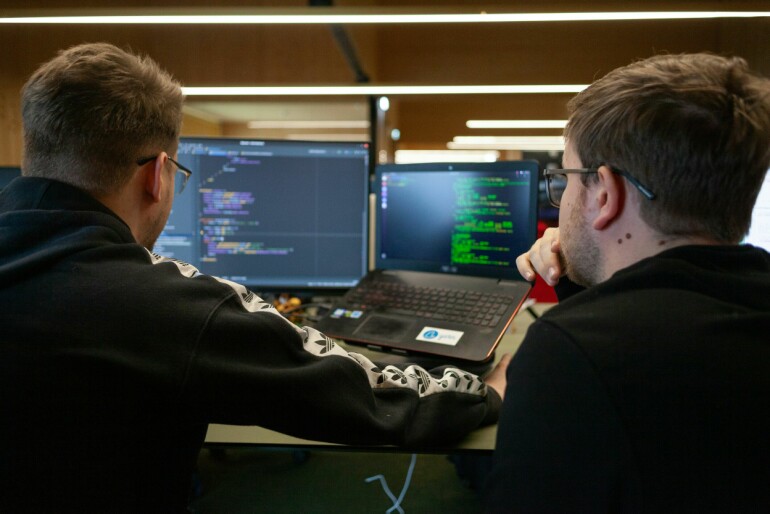 TypeScript 5.7 kan oppdage enda flere kodeblemmer. 📸: Flipsnack / Unsplash