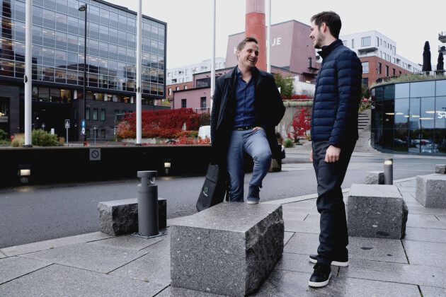 – Vi er det eneste konsulenthuset som vil at våre ansatte skal slutte etter 15 måneder, sier Marius Jansen og Linus Sundin Corméry i Loop Academy. 📸: Ole Petter Baugerød Stokke