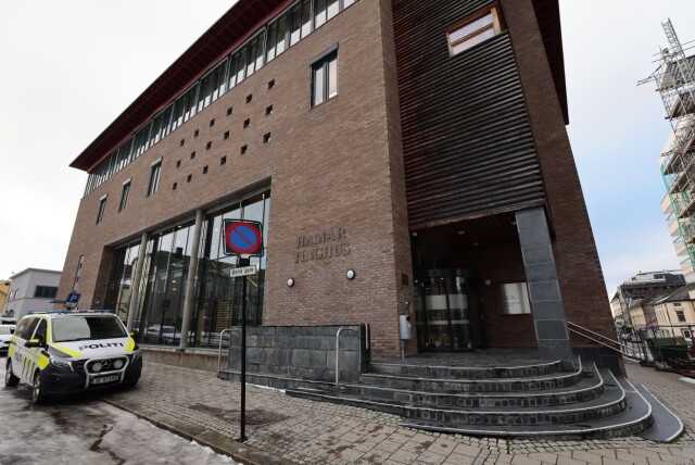En mann må møte opp i tingretten på Hamar, tiltalt blant annet for å ha bedt en AI-lage seksualisert innhold av barn. 📸: Geir Olsen / NTB