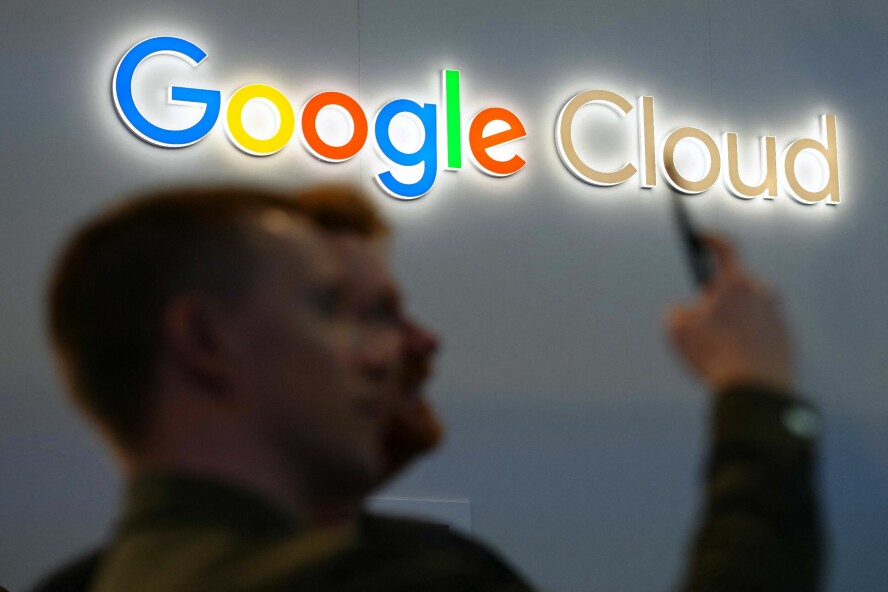 Microsoft mer enn antyder at Google Cloud har betalt eller gitt rabatter til mindre leverandører av skytjenester, i bytte mot å fronte en allianse. Dette opplever Microsoft som et skittent angrep. 📸: Pau Barrena / AFP / NTB