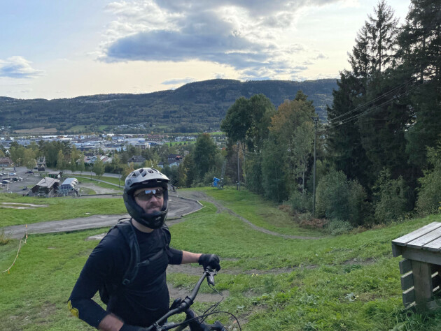 Stephen har en drøm om å konkurrere i sykkelrittet Megavalanche. 📸: Privat