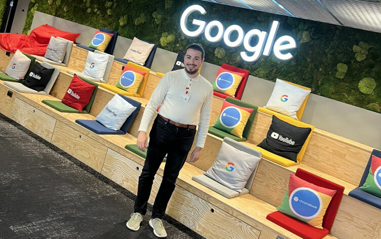Elias Elfarri jobber til daglig som Flutter-utvikler og fagansvarlig i Fink. 📸: Privat