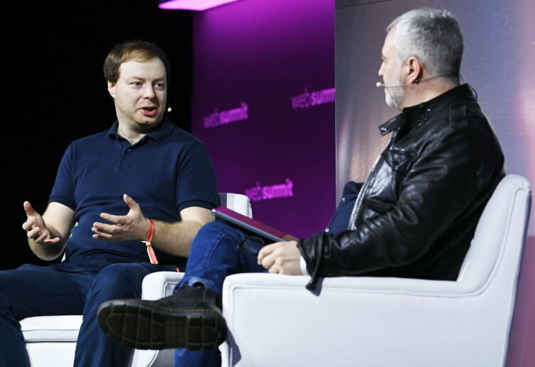 Miro-sjef Andrey Khusid (til venstre) har så langt ikke kommentert nedbemanningen hos selskapet. 📸: Piaras Ó Mídheach / Web Summit via Sportsfile (CC BY 2.0)