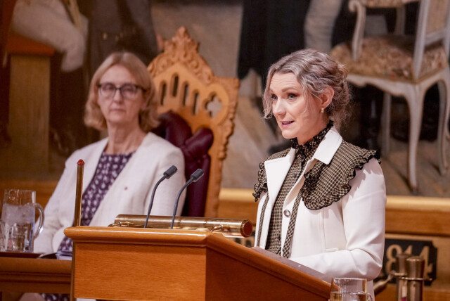 Digitaliserings- og forvaltningsminister Karianne Tung forsikret at regjeringen tar Telenors problemer på det største alvor da hun redegjorde i Stortinget om de gjentatte problemene med nødnummer og Telenors mobilnett. Foto: Javad Parsa / NTB