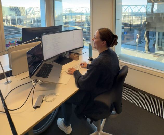 Tine på kontoret hos DNB. 📸: Privat