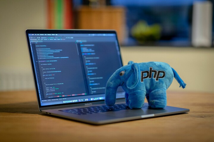 PHP 8.4 er ute, og nyhetene er mange. 📸: Ben Griffiths / Unsplash