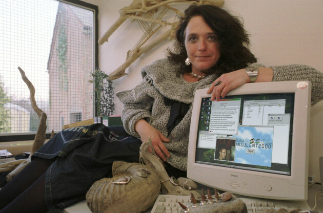 Arkivfoto fra lanseringen av Konsulent 2000 tidligere i årtusenet, med Tomsconsults systemkonsulent og hushealer Bitten Stordalen som gallionsfigur. 📸: PD / NTB