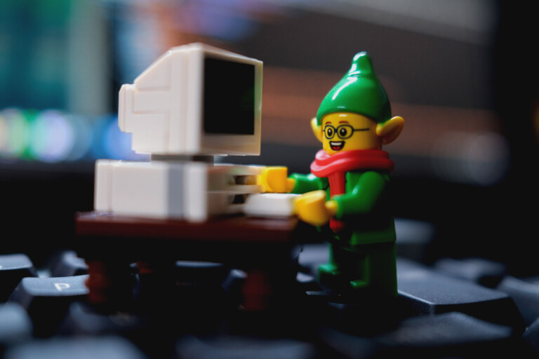 Kan du identifisere deg med denne alven, har du trolig glede av årets julekalendere for utviklere. 📸: Ole Petter Baugerød Stokke