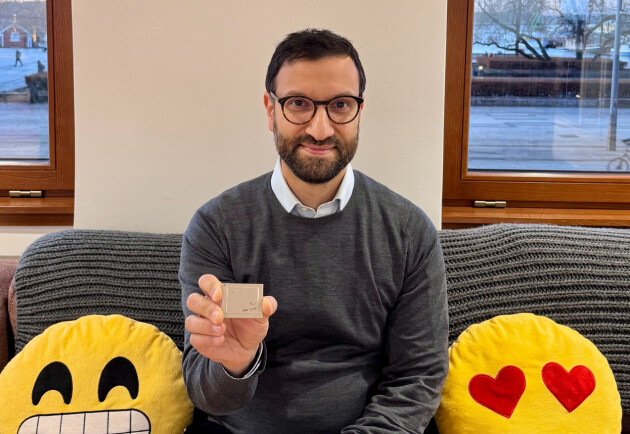 Denne AI-akselleratorbrikken – MTIA 2 – brukes i Metas datasentere for å akselerere AI-oppgaver. 📸: Privat