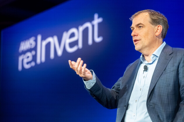 AWS-sjef Matt Garman lanserte en masse AI-nytt fra re:Invent-scenen i Las Vegas. 📸:AWS / Noah Berger