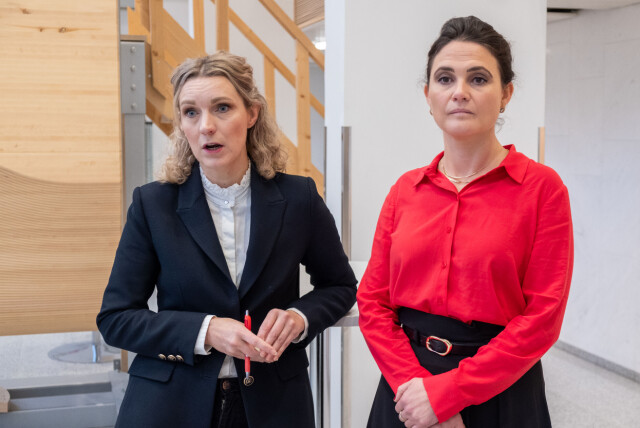 Digitaliserings- og forvaltningsminister Karianne Tung og kunnskapsminister Kari Nessa Nordtun møtte onsdag representanter for Meta, Google, Tiktok og Snapchat om hvordan de store plattformselskapene kan bidra til at barn er trygge på nett. 📸: Sebastian Kaufmann Jacobsen / NTB