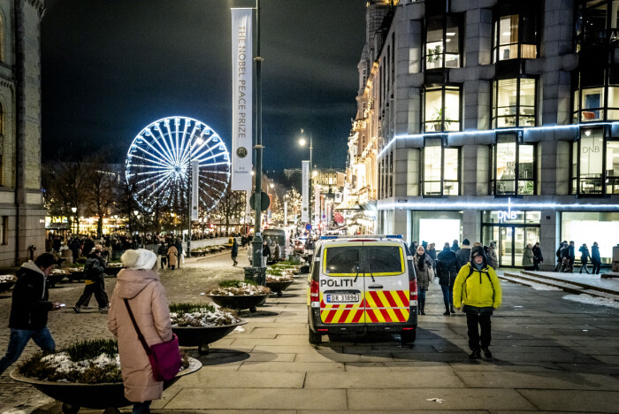En politibil i Karl Johans gate i Oslo. 📸: Stian Lysberg Solum / NTB