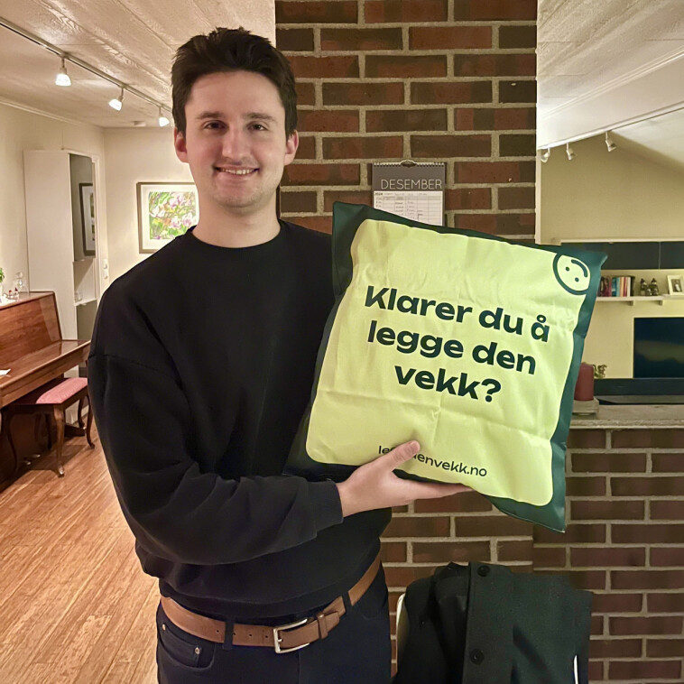 Ole Svennevig har laga Leggdenvekk.no, som oppfordrer flere til å legge vekk mobilen. 📸: Privat