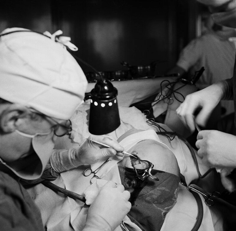 'ChatGPT Plus - Har vert gjennom kognitiv terapi + litt valium + lett lobotoerming'.