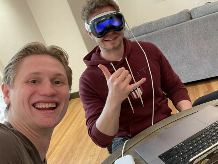 Anders Rodem og Mikkel Svartveit lagde konsulentkarma.no mens de var studenter ved NTNU – en 'svarteliste' over norske selskaper som avbryter kontrakter med studenter, og Årets Hobbyprosjekt 2024. 📸: Privat
