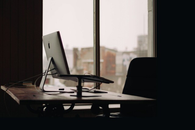 Antallet konkurser innen norsk IT-bransje har vært økende i flere år. 📸: Luke Chesser / Unsplash