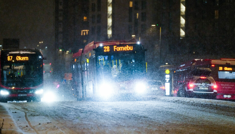 Mange vurderer hjemmekontor ved ekstremt vær, men ikke alle liker at meteorologene kommer med oppfordringer. Her store mengder snø i Oslo mandag morgen ved Økern T. 📸: Beate Oma Dahle / NTB