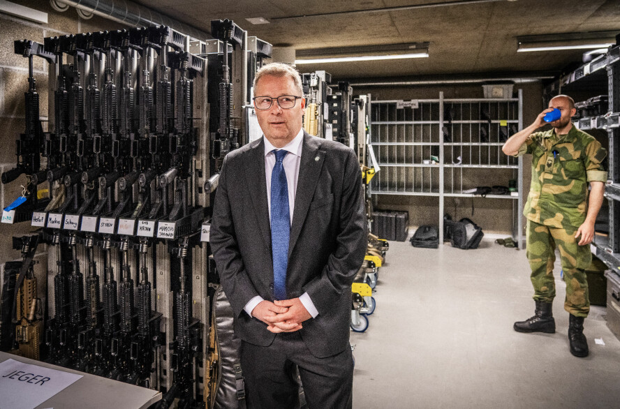 Forsvarsminister Bjørn Arild Gram (Sp) på besøk hos Heimevernet på Lutvann (HV-02). 📸: Ole Berg-Rusten / NTB