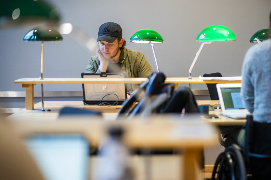 Student på lesesalen på Universitetsbiblioteket på Blindern i Oslo. 📸: Håkon Mosvold Larsen / NTB