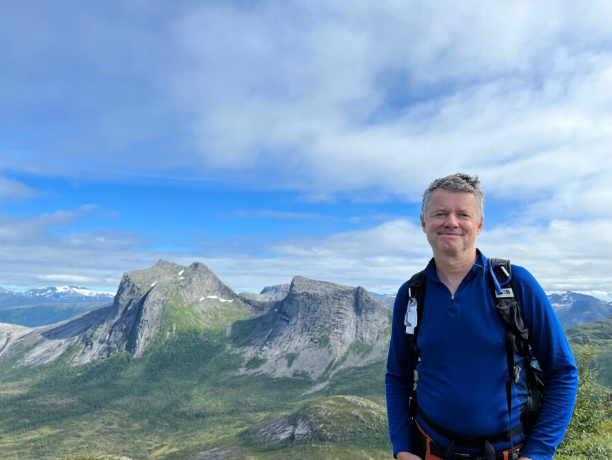 Anders Bjørnestad er seniorkonsulent i Webstep og én av to i Norge som kan smykke seg med tittelen 'AWS Hero'. 📸: Privat