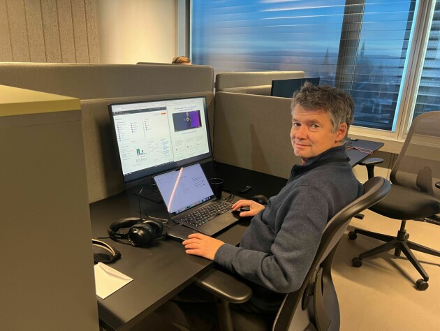 Anders Bjørnestad på plass på kontoret.