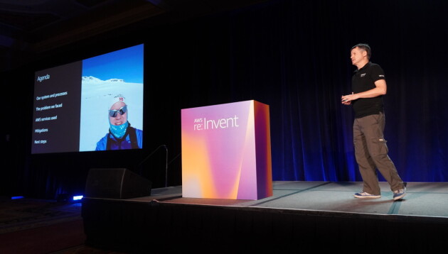 Anders holder foredrag i både inn- og utland, som her på AWS re:Invent i Las Vegas. 📸: Privat