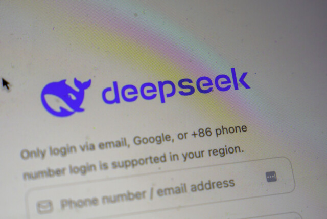 Det kinesiske selskapet DeepSeeks kunstig intelligens-chatbot har steget til topps på listen over nedlastede apper til Apple-produkter – og gått forbi ChatGPT. 📸: Skjermbilde / NTB