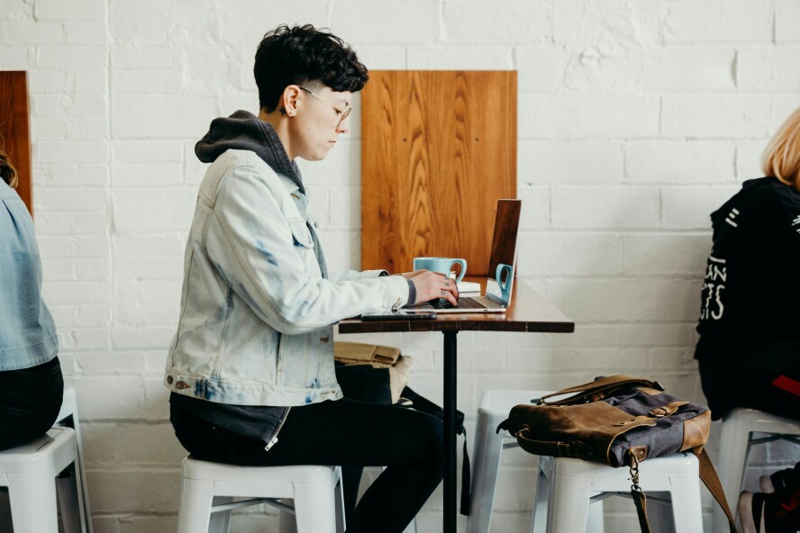Bør du skrive jobbsøknad med AI? Ikke om du vil jobbe hos Anthropic. 📸: Brooke Cagle / Unsplash
