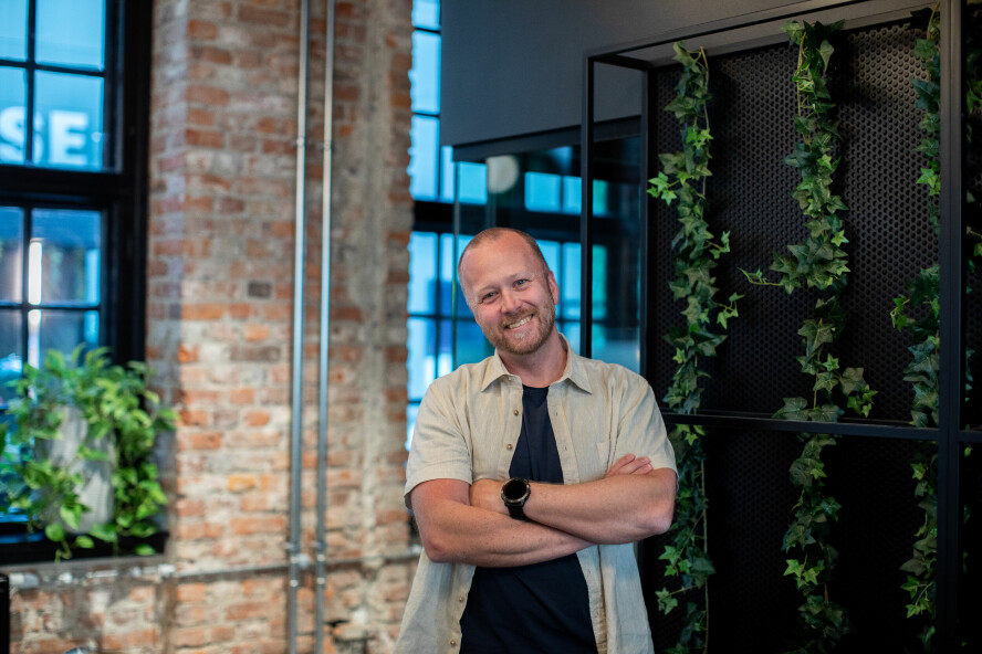 – Noen påpekte at dette ikke er den EKTE DeepSeek R1, og at den umulig kan kjøres lokalt uten flere hundre GB minne.
Det hørtes ut som en utfordring, skriver Tomas Hensrud Gulla. 📸: Novacare