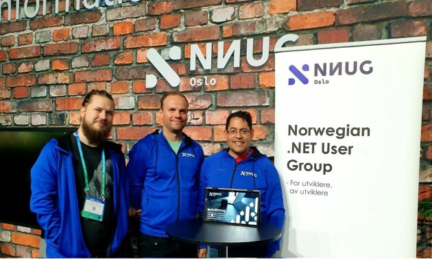 Norwegian .NET User Group har lanseringsparty når det kommer nye LTS-versjoner. Lars Alexander Jakobsen i midten. 📸: Privat