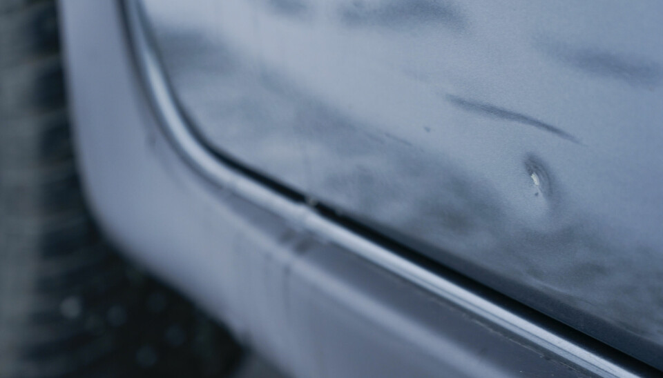 En typisk bulk kan skjer ved begrenset parkeringsplass, i hektiske situasjoner eller tett trafikk. Vurderingen av skyldig part skal kunne gjøres mye raskere ved hjelp av kunstig intelligens. 📸: Terje Bendiksby / NTB