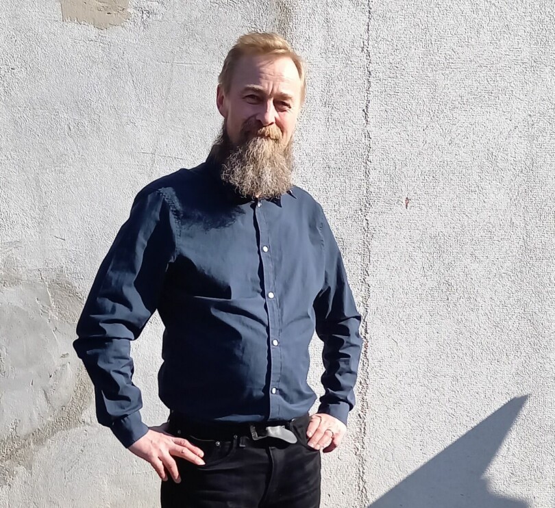 Arve Hjalmar Holmen mener AI-selskapene må 'rydde opp i rotet' de har skapt, og sørge for at tjenestene deres er i samsvar med europeisk lov. 📸: Privat