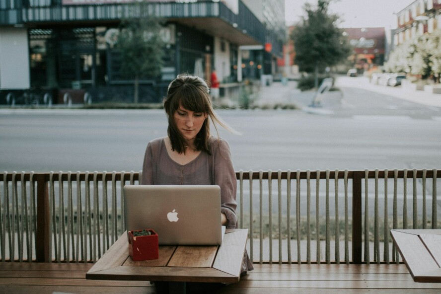 Framtidens arbeidsliv vil tilhøre selskapene som tør å eksperimentere med nye former for fleksibilitet. 📸: Christin Hume / Unsplash