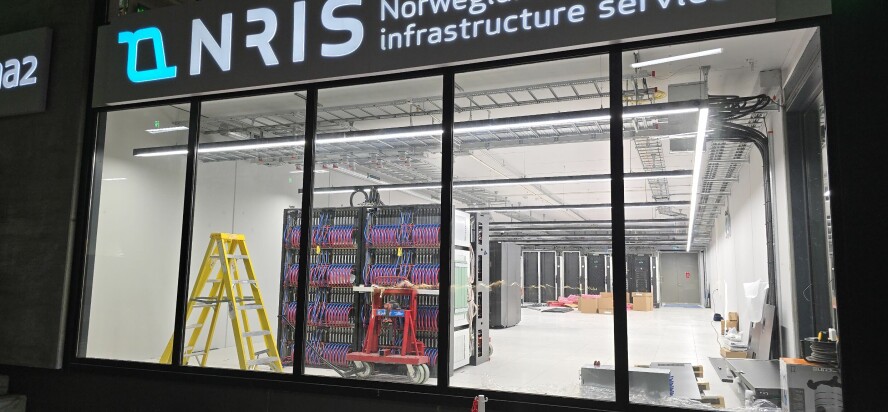 Arbeidet med å installere Olivia satte i gang umiddelbart etter at Norges nye superdatamaskin ble levert. 📸: Sigma2