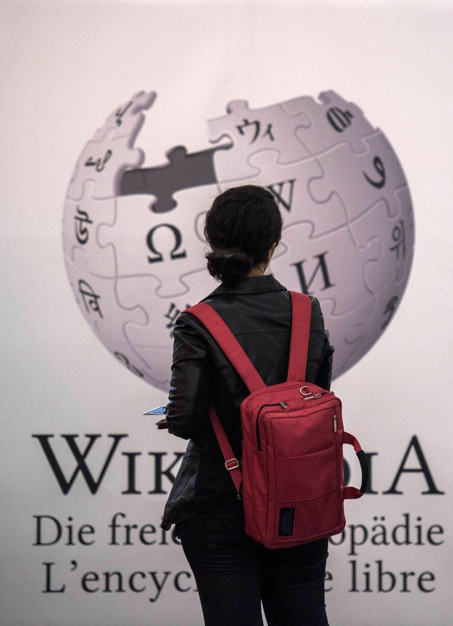 AI-boter er et stadig økende problem for Wikipedia, og vertsorganisasjonen Wikimedia. 📸: John MacDougall / AFP / NTB