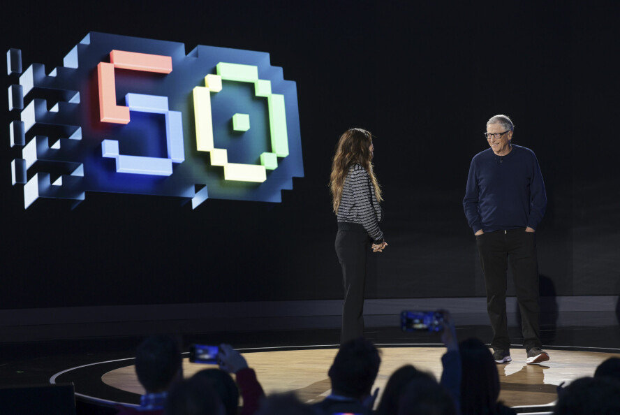Microsoft-grunnlegger Bill Gates deltok under 50 års feiring av selskapet. 📸: Jason Redmond / AP / NTB