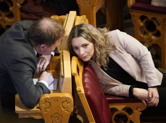 Det er ukjent hvor mye digitaliseringsminister Karianne Tung fikk vite fra Sigbjørn Gjelsvik her, men neppe noe mindre enn det statlige virksomheter forteller om AI-bruk. Bare litt over halvparten har svart på en fersk kartlegging. 📸: Gorm Kallestad / NTB