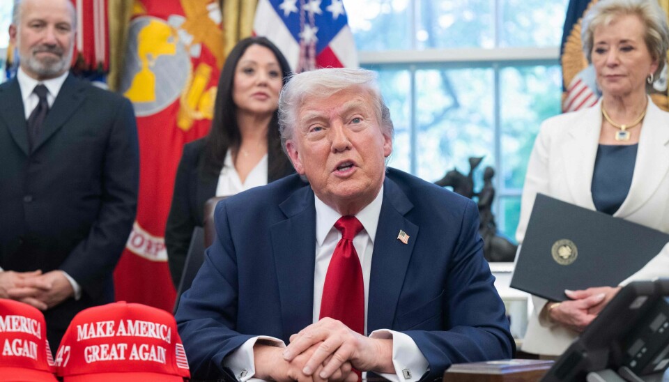 Det Hvite Hus, med Donald Trump som øverste leder, raser mot EU-bøtene mot Meta og Apple. 📸: SAUL LOEB / AFP / NTB