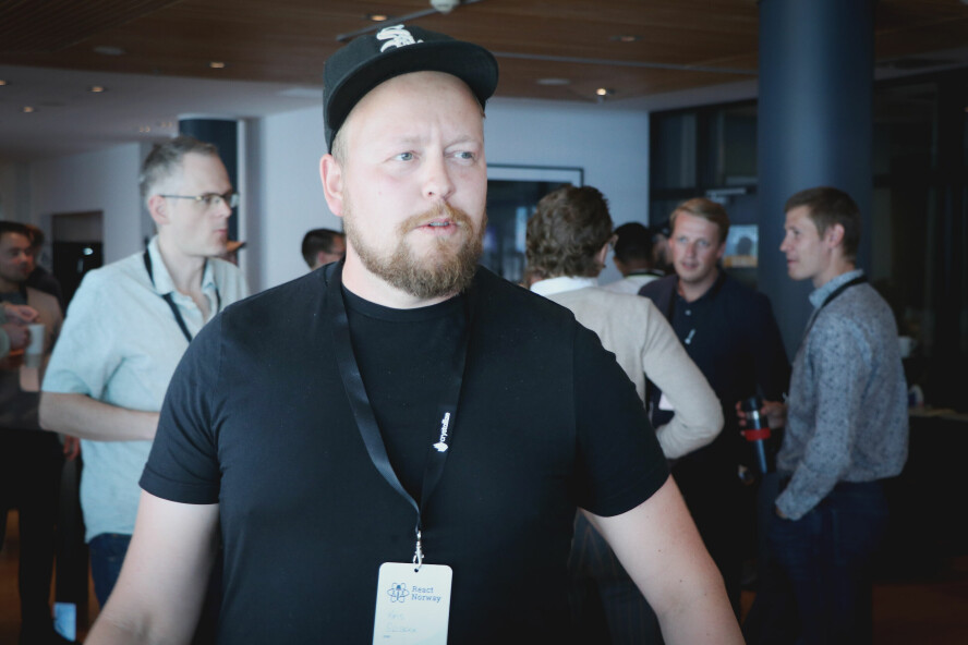 Kristofer Giltvedt Selbekk er profilert frontend-utvikler i Bekk, og mener faget hans har endra seg så mye at folk må ta grep. 📸: Ole Petter Baugerød Stokke