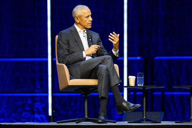 USAs tidligere president Barack Obama under arrangementet «A Conversation With Barack Obama» i Oslo Spektrum. 📸: Fredrik Varfjell / POOL / NTB