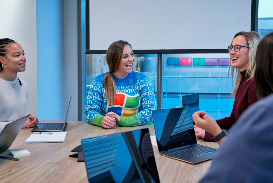 Microsoft-utviklerne velger React Native når de bygger ny funksjonalitet til Office, fremfor sine egne løsninger. 📸: Microsoft / Unsplash