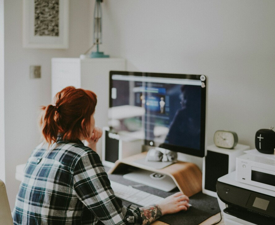 Hvis bedriften tillater at mange jobber fra hjemmekontor, er det en større sjanse for at noen ansatte velger å starte en egen bedrift, hevder forskere. 📸: Unsplash