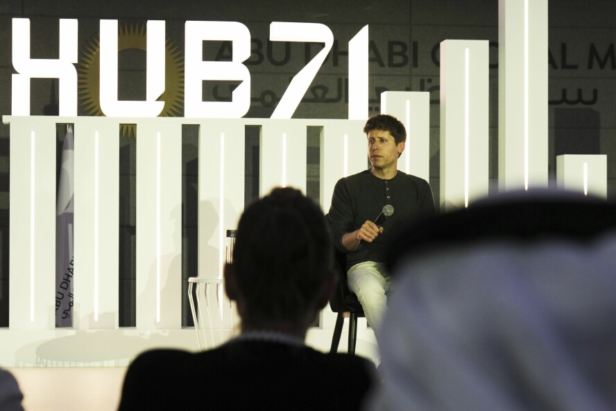 OpenAI-sjef Sam Altman har tidligere vist seg positiv til å samarbeide med De forente arabiske emiratene. Her er han på en konferanse i Abu Dhabi i 2023.📸: Jon Gambrell / AP / NTB