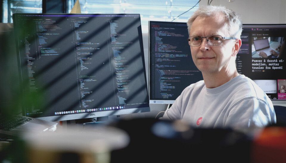 AI-assistenter er nyttige, men Kurt i kode24 vil oftere skru av AI-en for å 'trene opp kodemusklene'. 📸: Ole Petter Baugerød Stokke