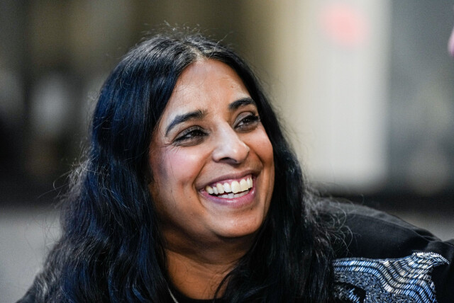 Kultur- og likestillingsminister Lubna Jaffery er fornøyd med kvinneandelen blant spillprodusentene. 📸: Cornelius Poppe / NTB